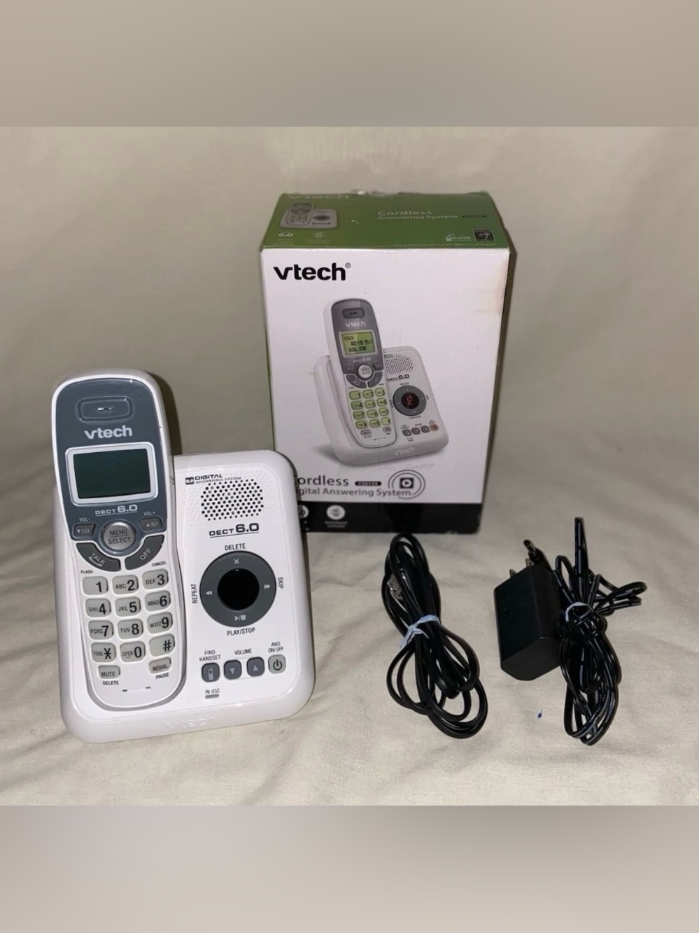 V Tech White Cordless Phone 6.0 with Digital Answering System. Cords. Manual.